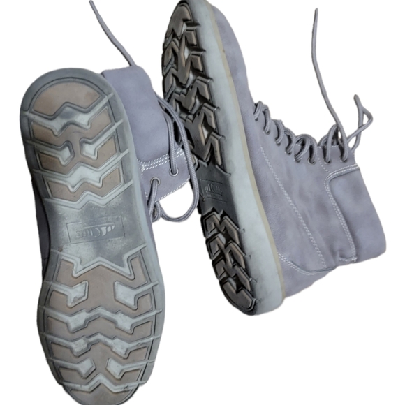 Boots - Picture 2 of 5